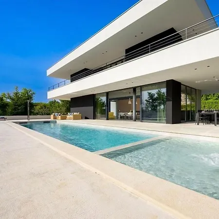 She Luxury Comfortable Holiday Villa