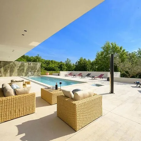 She Luxury Comfortable Holiday
