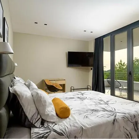 She Luxury Comfortable Holiday