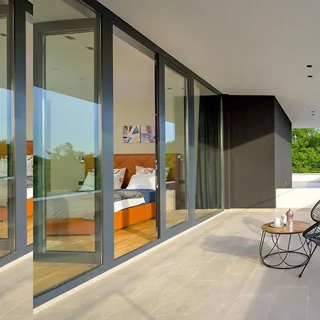 She Luxury Comfortable Holiday