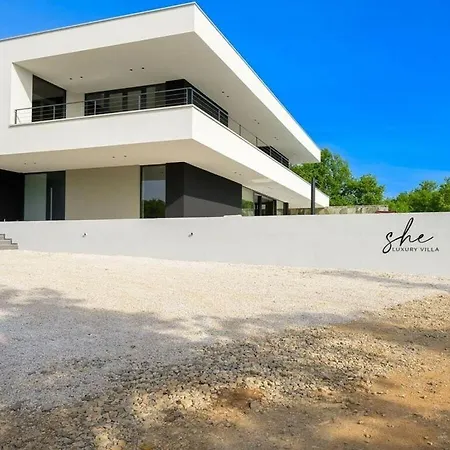 She Luxury Comfortable Holiday Вилла